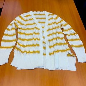 Women’s sweater! Lightweight and very clean!